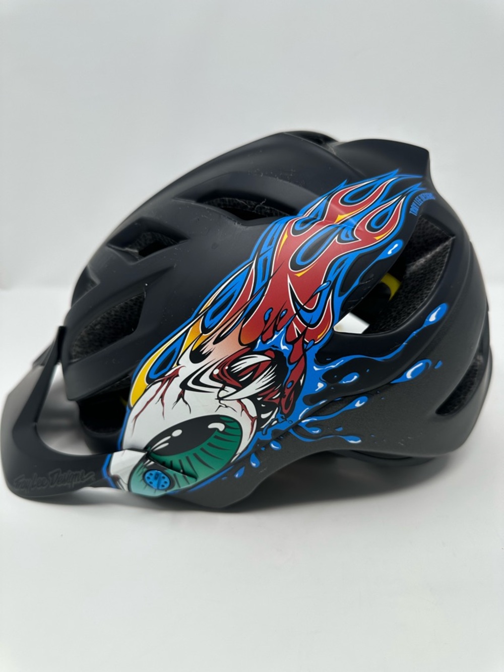 Troy Lee Designs A1 MIPS Youth XS Helmet – Eyeball – Black/Silver